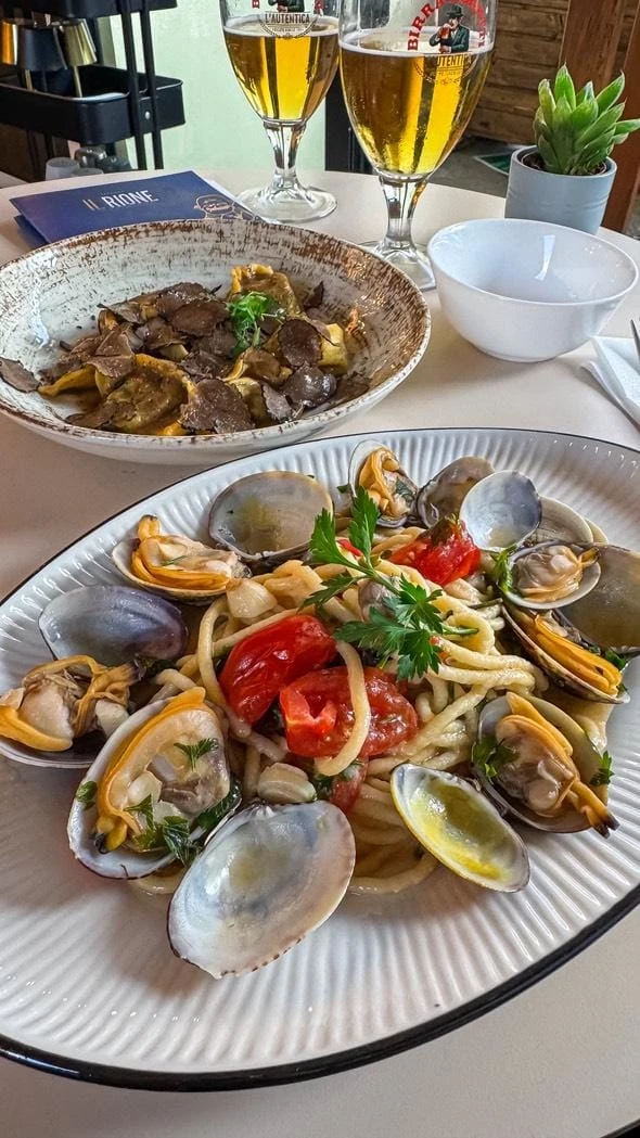 Italienisches Essen: Nudeln mit Venusmuscheln, Trüffel-Pasta und Bier.
